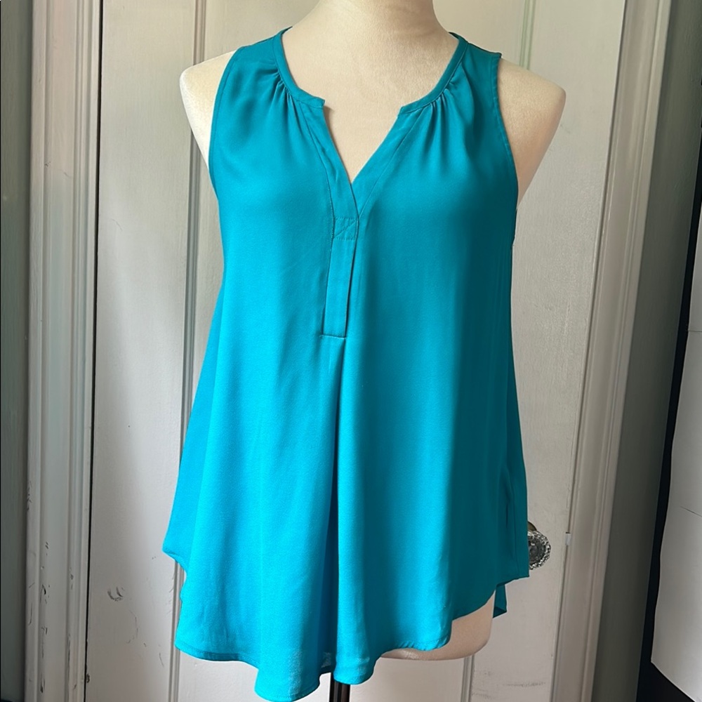 Lush Sleeveless Blouse with V-Neckline